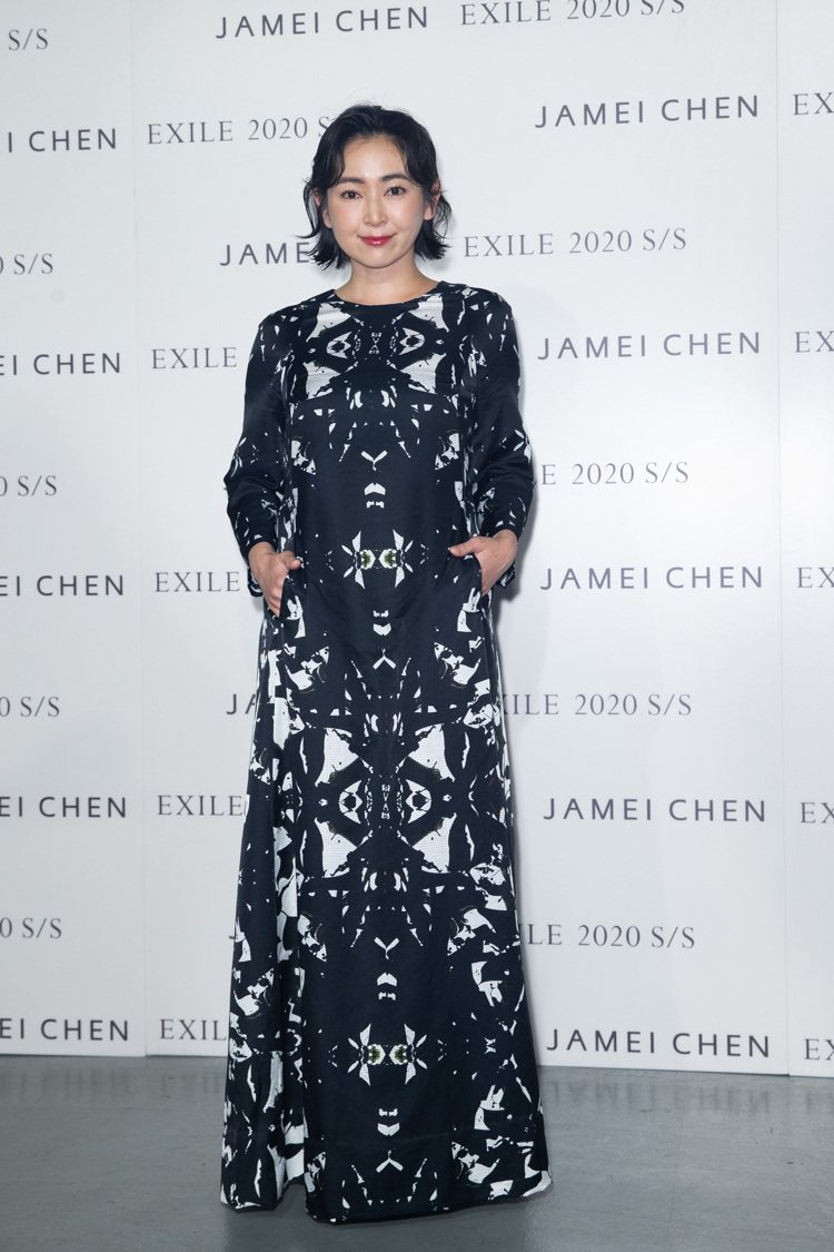 蔡燦得以黑白色系洋裝現身JAMEI CHEN大秀。記者季相儒／攝影