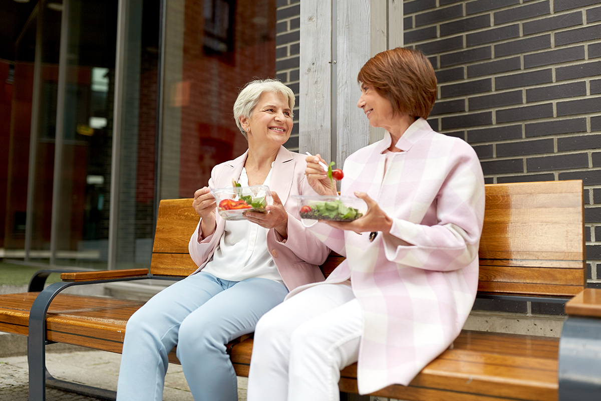 共餐也是一種社交活動，這在老年人尤其明顯。