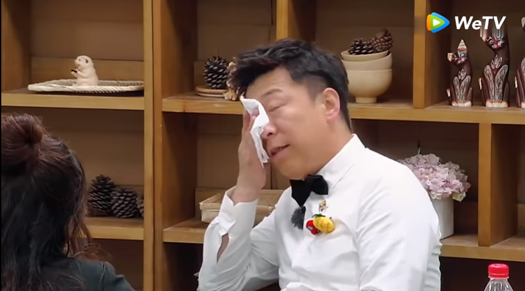 黃渤舒淇深夜對談，提及父親患病淚目。翻攝自YouTube
