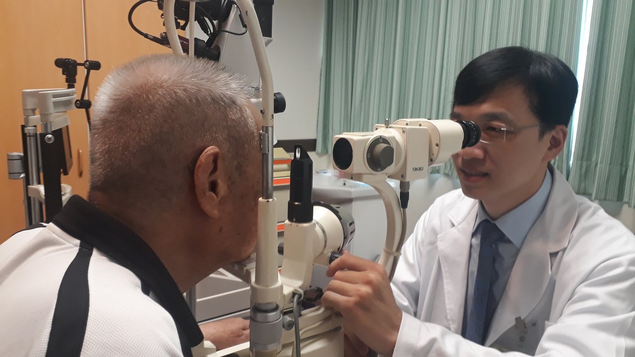 90歲周姓患者白內障治療後迅速恢復視力。記者周宗禎／攝影