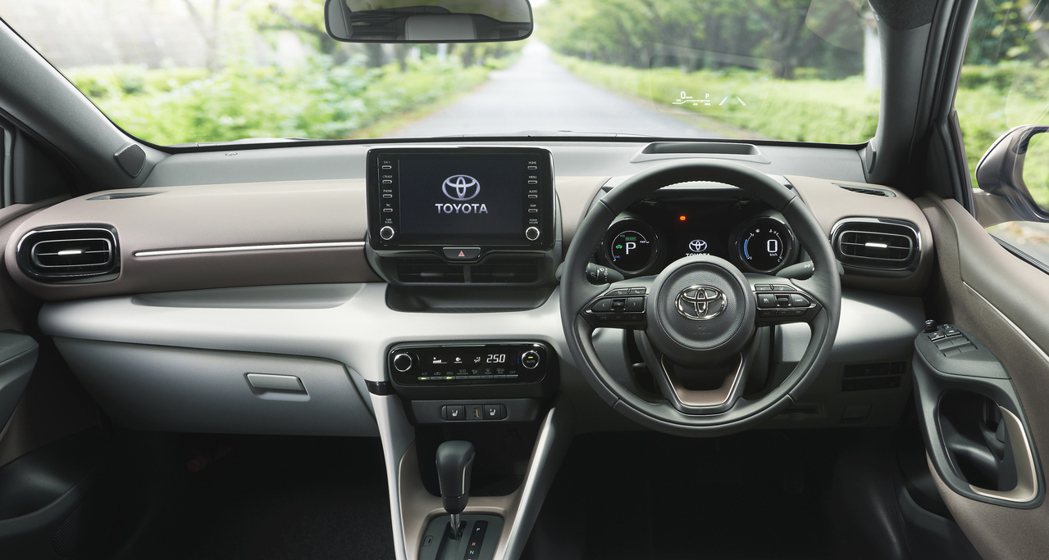 Yaris內裝同樣沿用新世代Toyota舒適簡約的設計風格。 圖／Toyota提...