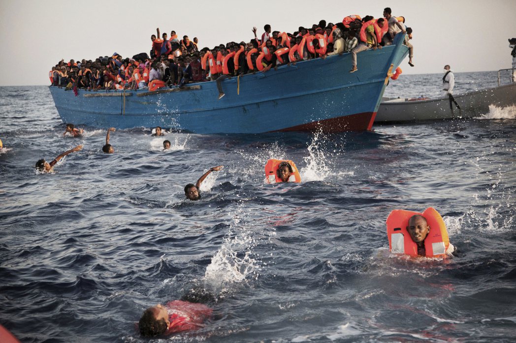 許多想移民的厄利垂亞年輕人冒著生命危險橫渡地中海前往歐洲。 （美聯社）