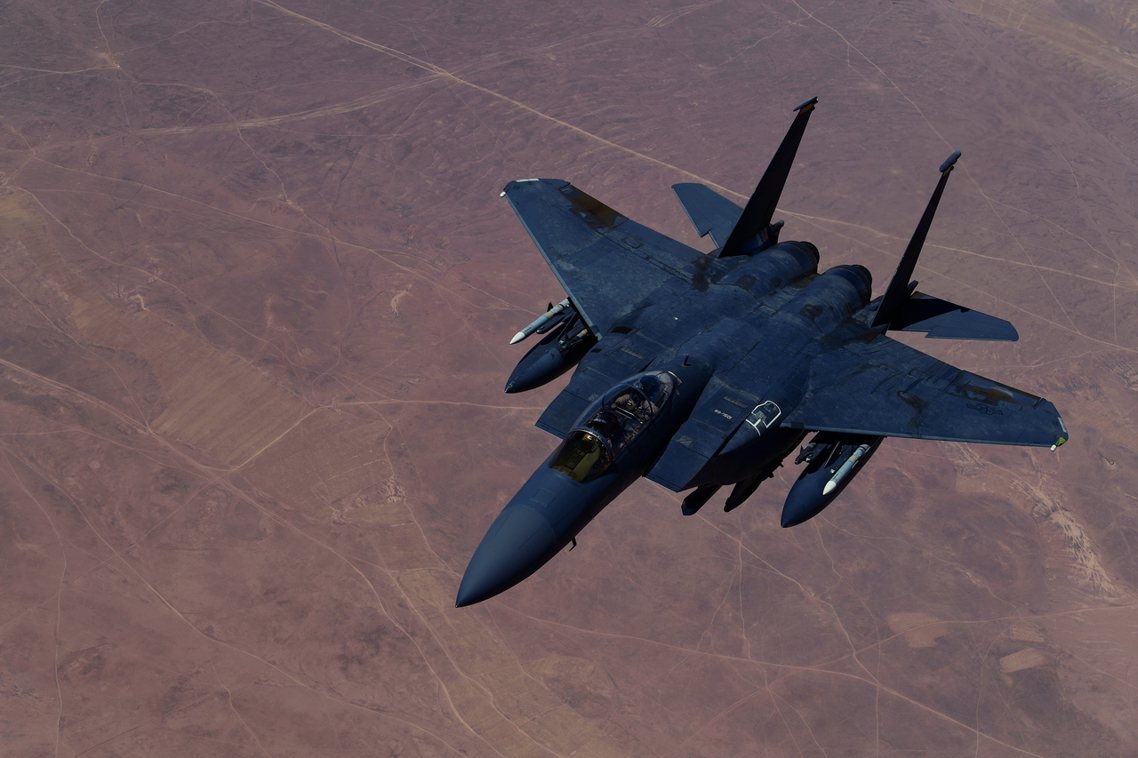 F-15E示意圖。川普從敘利亞加速撤軍，16日派出 F-15E 戰鬥轟炸機聯隊「...