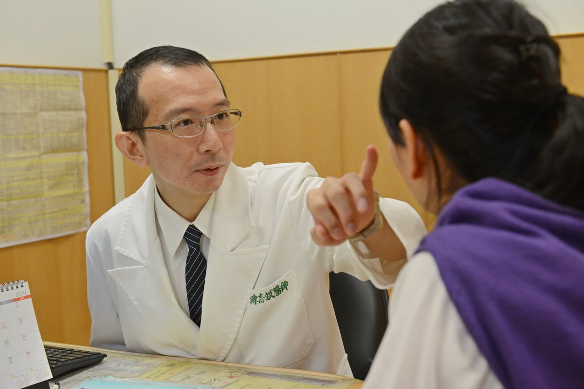 陳志斌提醒，皮肌炎無法根治，需終身服藥。圖／台北慈濟醫院提供