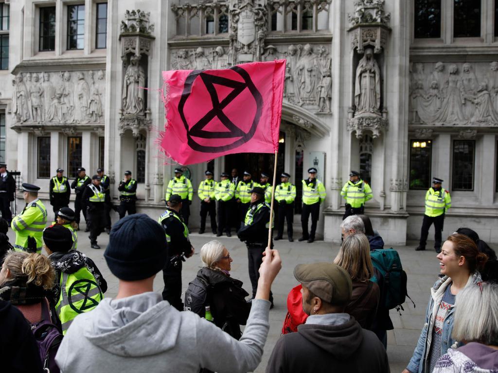 過去2周的示威運動以來，有超過1,400名英國示威者被逮補，但輿論熱度卻不高，一...