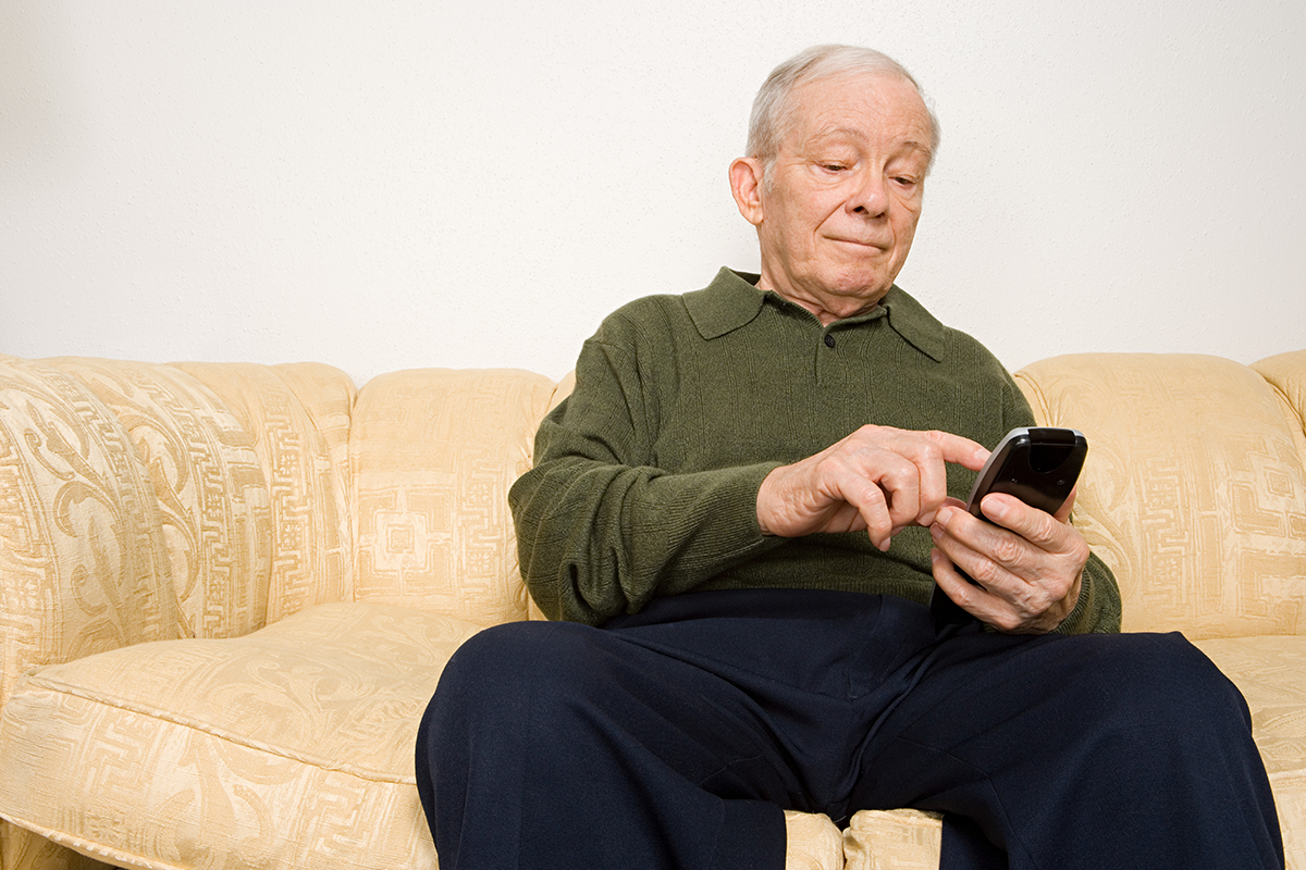 年齡愈大，手機裡LINE的訊息，有關養生保健的資訊愈多。