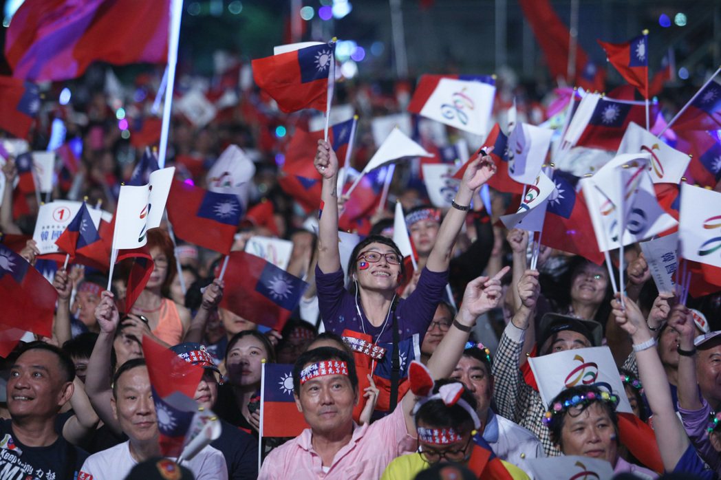 高雄市長韓國瑜在競選晚會以「夜襲」為進場歌曲，引起熱議。圖／聯合報系資料照片