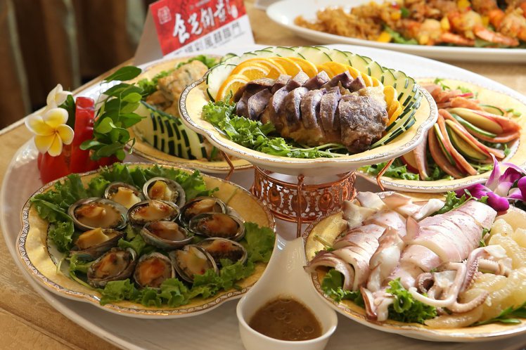 東香台菜海味料理餐廳的「五福彩風喜臨門」，匯聚多種料理。記者陳睿中／攝影