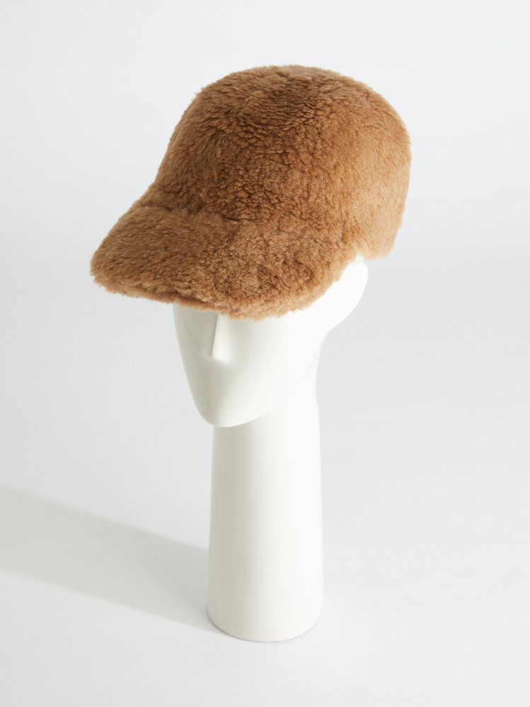 #MaxTheTeddy系列新泰迪熊帽，售價8,800元。圖／Max Mara提供