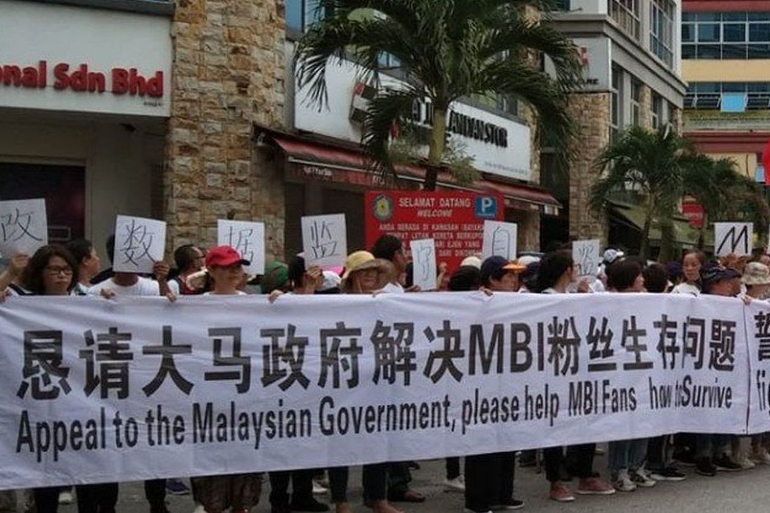 中使館前長跪維權…逾200中國公民赴馬來西亞淚控遭詐騙 | 聯合新聞網