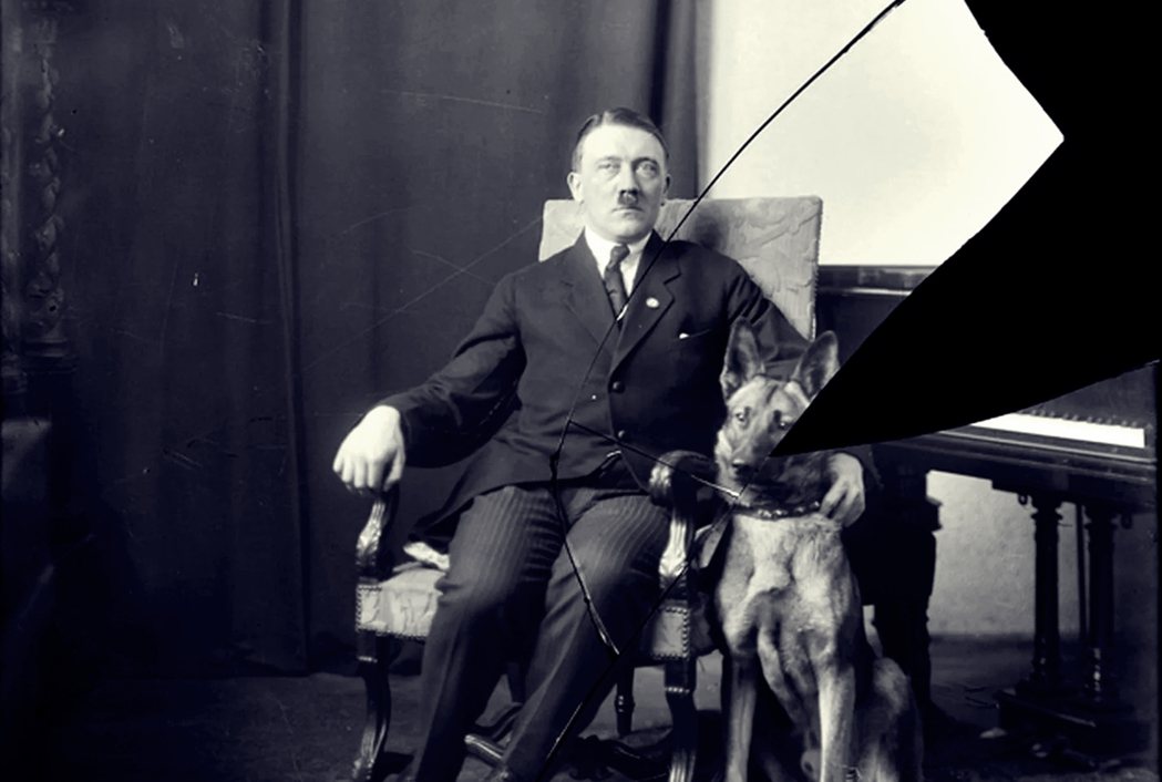 「我有一個大膽的想法，而你...服從嗎？」圖為希特勒與他的狗。 圖／美國國家檔案...