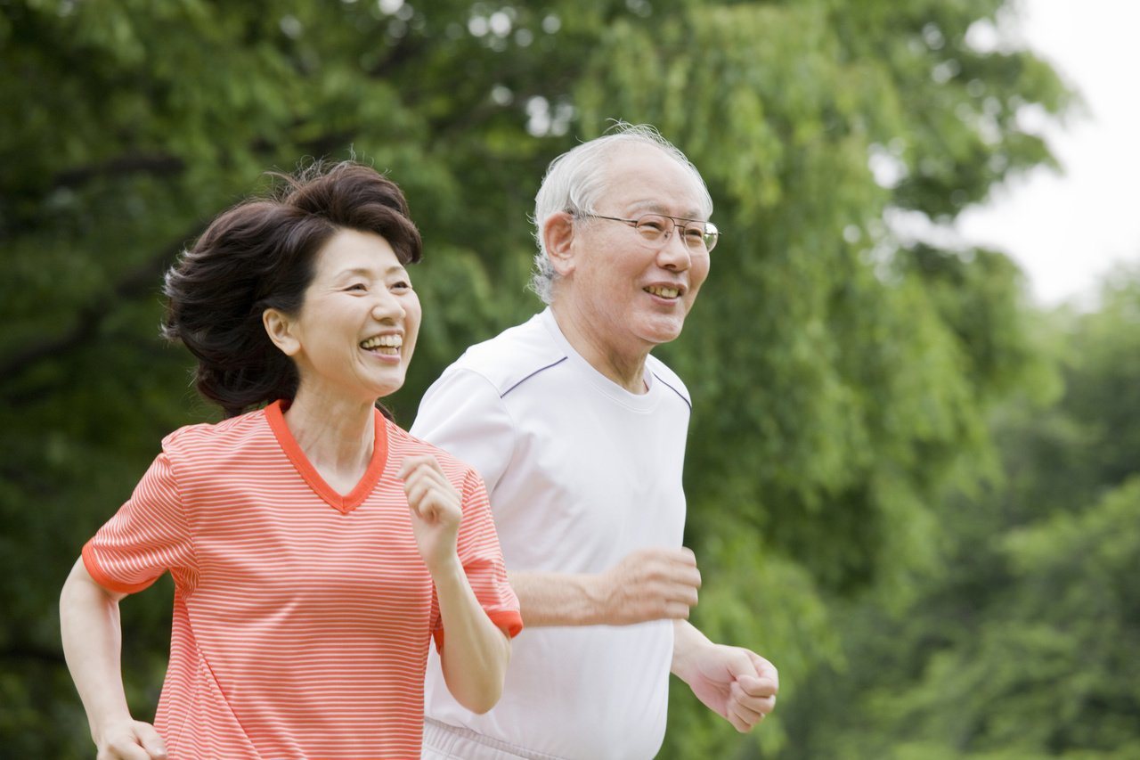 台灣老年人肌肉量普遍不足，除飲食、荷爾蒙等相對少外，若運動量缺乏更可能有肌少症問題。圖／123RF