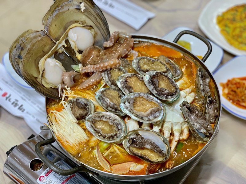 鮑魚海鮮鍋。
