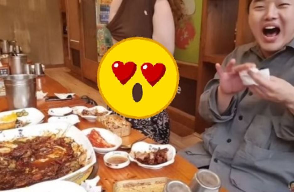 韓國女直播主在做「吃播」時，突然脫去上衣，秀出自己的「內在美」。圖取自／Nave