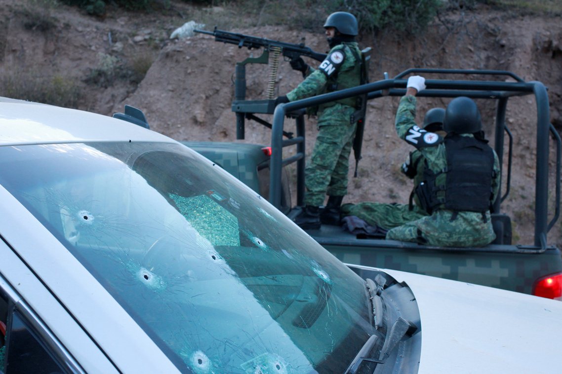 墨西哥檢方在現場一共找到了「200發以上的大口徑子彈彈殼」，初步判斷行動的槍手應...
