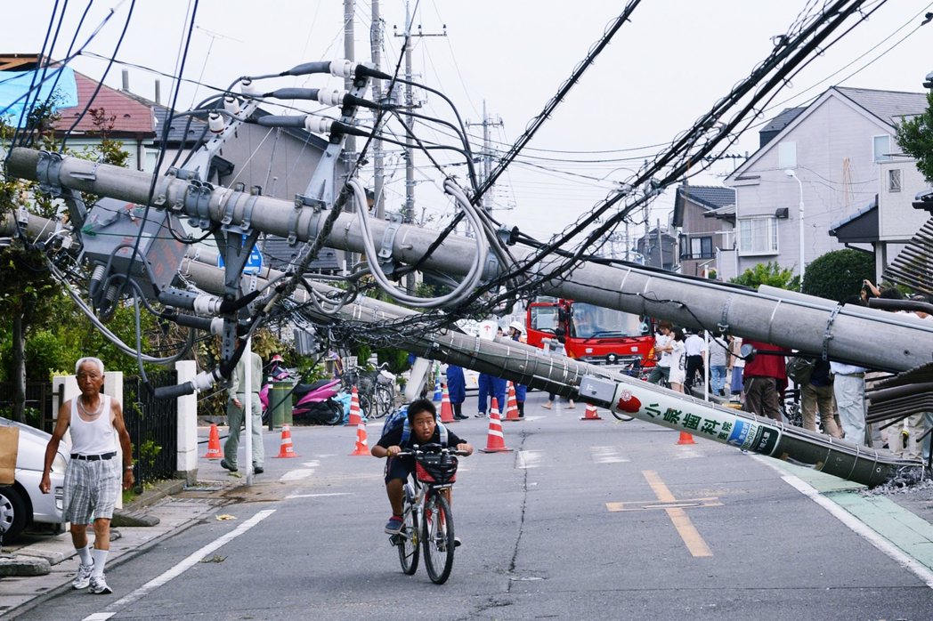 長期以來，日本的供電系統與電信固網等都大量使用電桿，一直為日本人所詬病。近年不少...