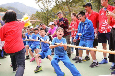 中華三菱偏鄉小學聯合運動會 五峰、桃山國小部落孩子同場較勁