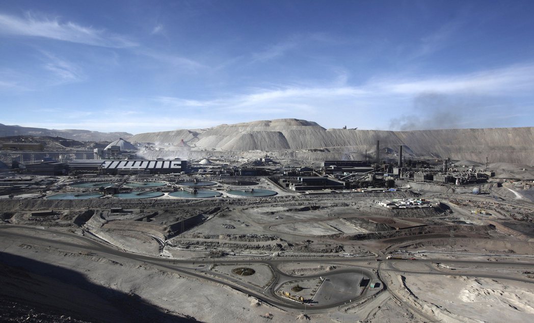 智利為全球最大產銅國，圖為該國位於丘基卡馬塔的銅礦場。（路透）