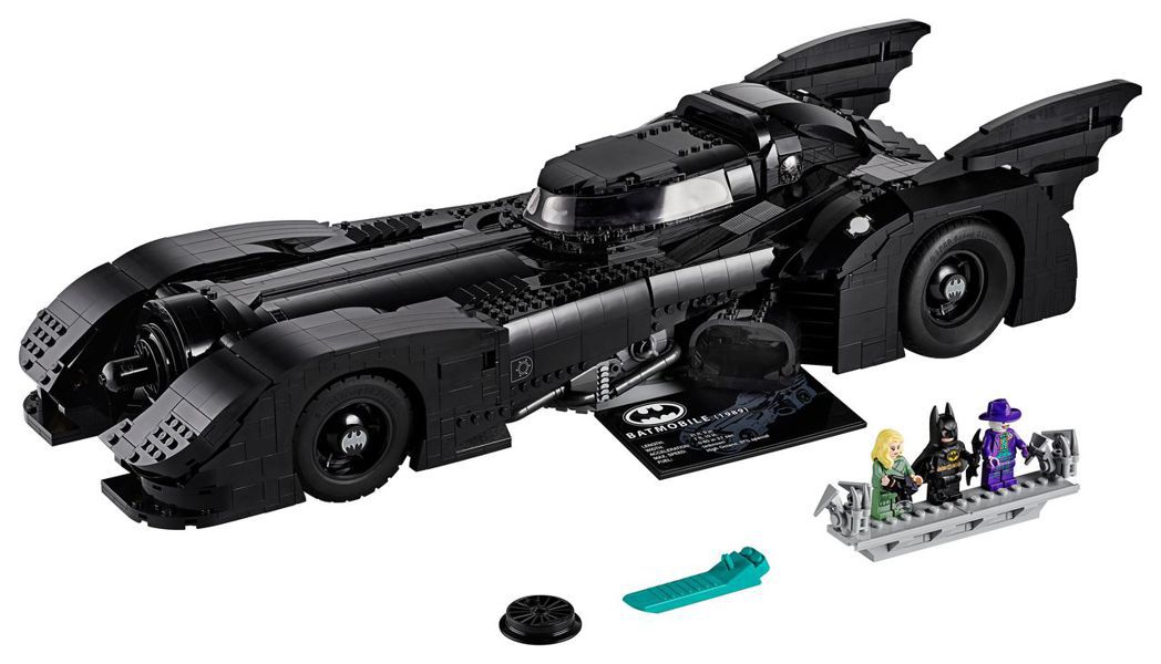 共有3300片樂高組成的蝙蝠車外型相當經典吸引人。 圖／LEGO提供