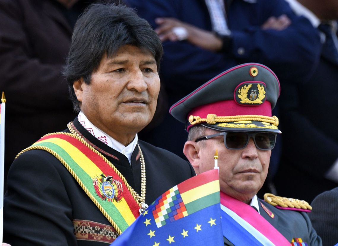 10日下午，當莫拉萊斯接受OEA的重新選舉建議、但梅薩拒絕響應之後，玻利維亞陸軍...
