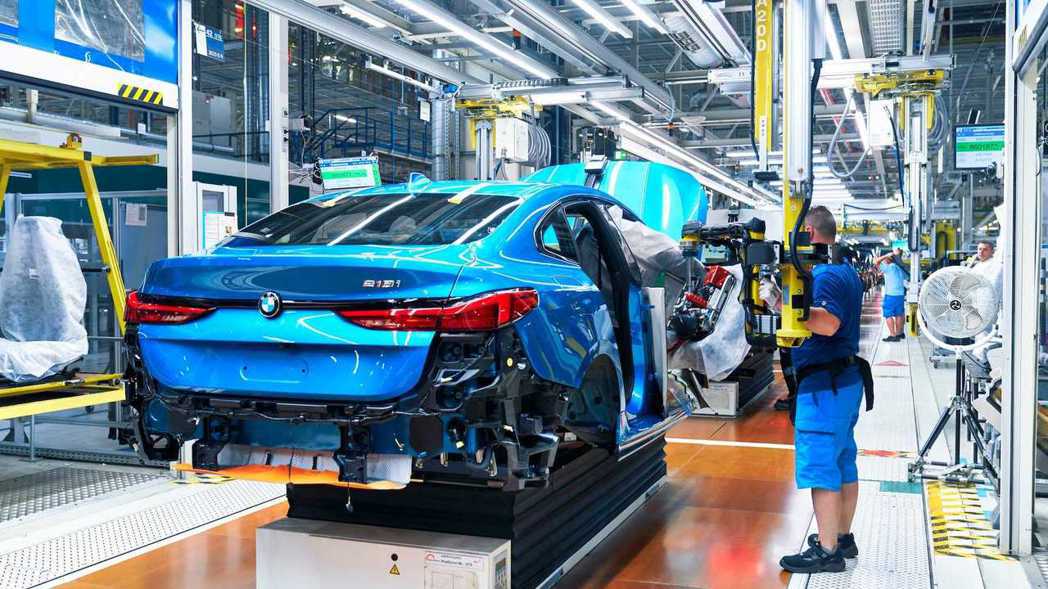 BMW投資3億歐元擴增並優化工廠生產線。 摘自BMW