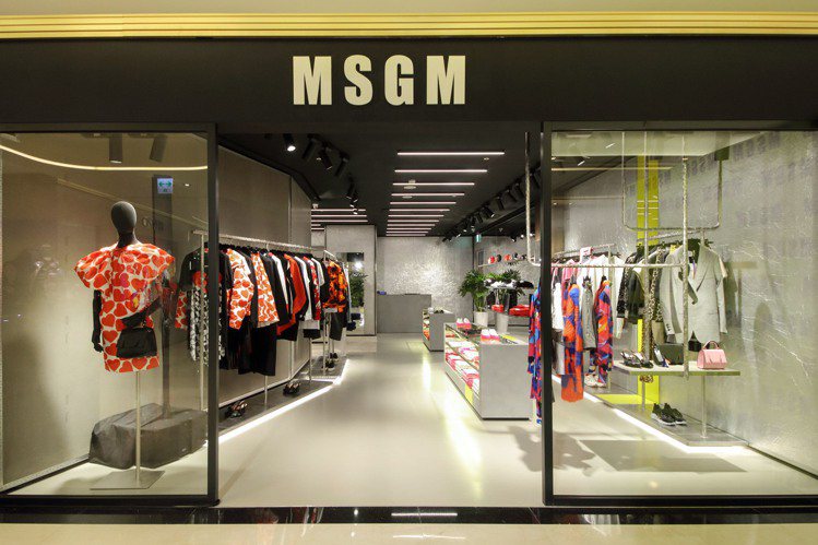 義大利時尚潮流品牌MSGM登台，選在台北微風信義二樓開設首家專賣店。圖／MSGM...