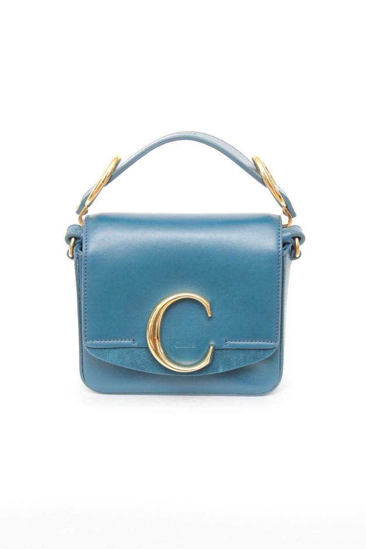 Chloé C墨水藍迷你小方包，售價44,400元。圖／Chloé提供