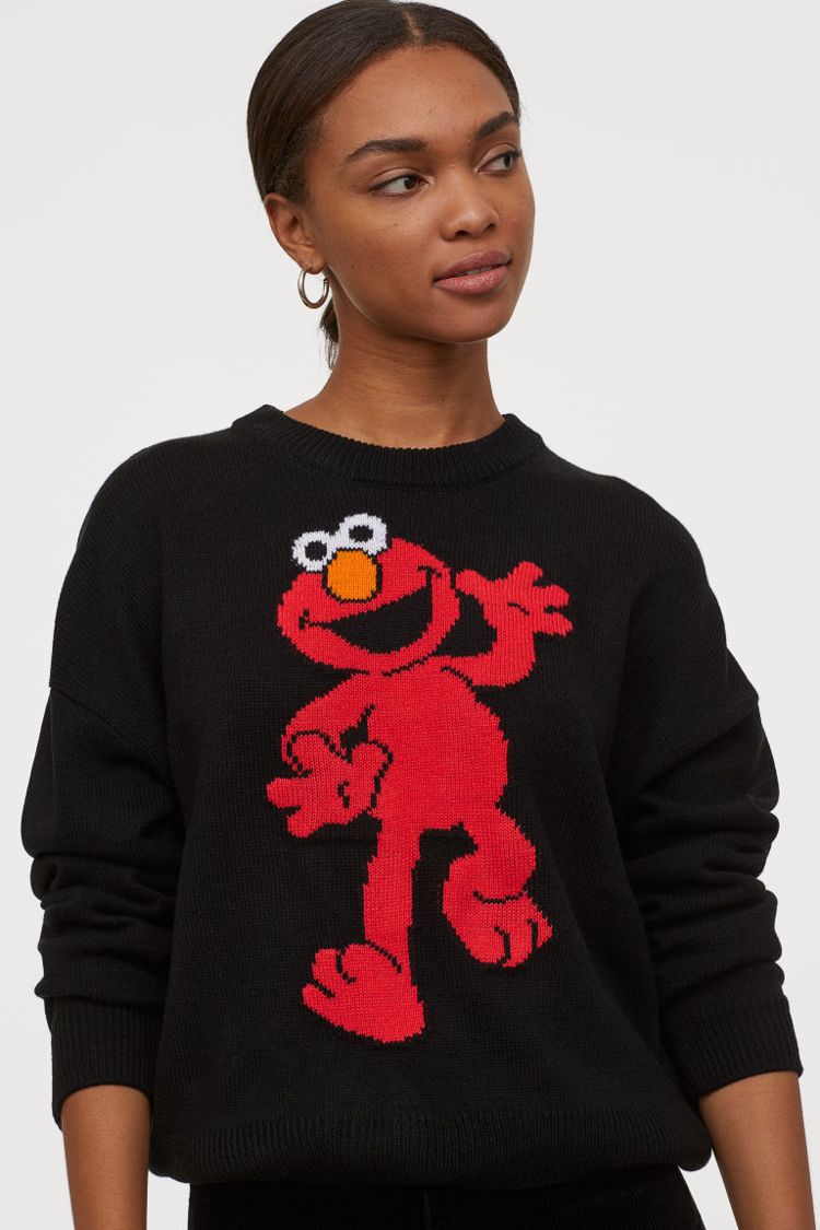 提花針織套衫巧妙運用對比色系，綴以主角Elmo圖案。圖/取自H&M官網