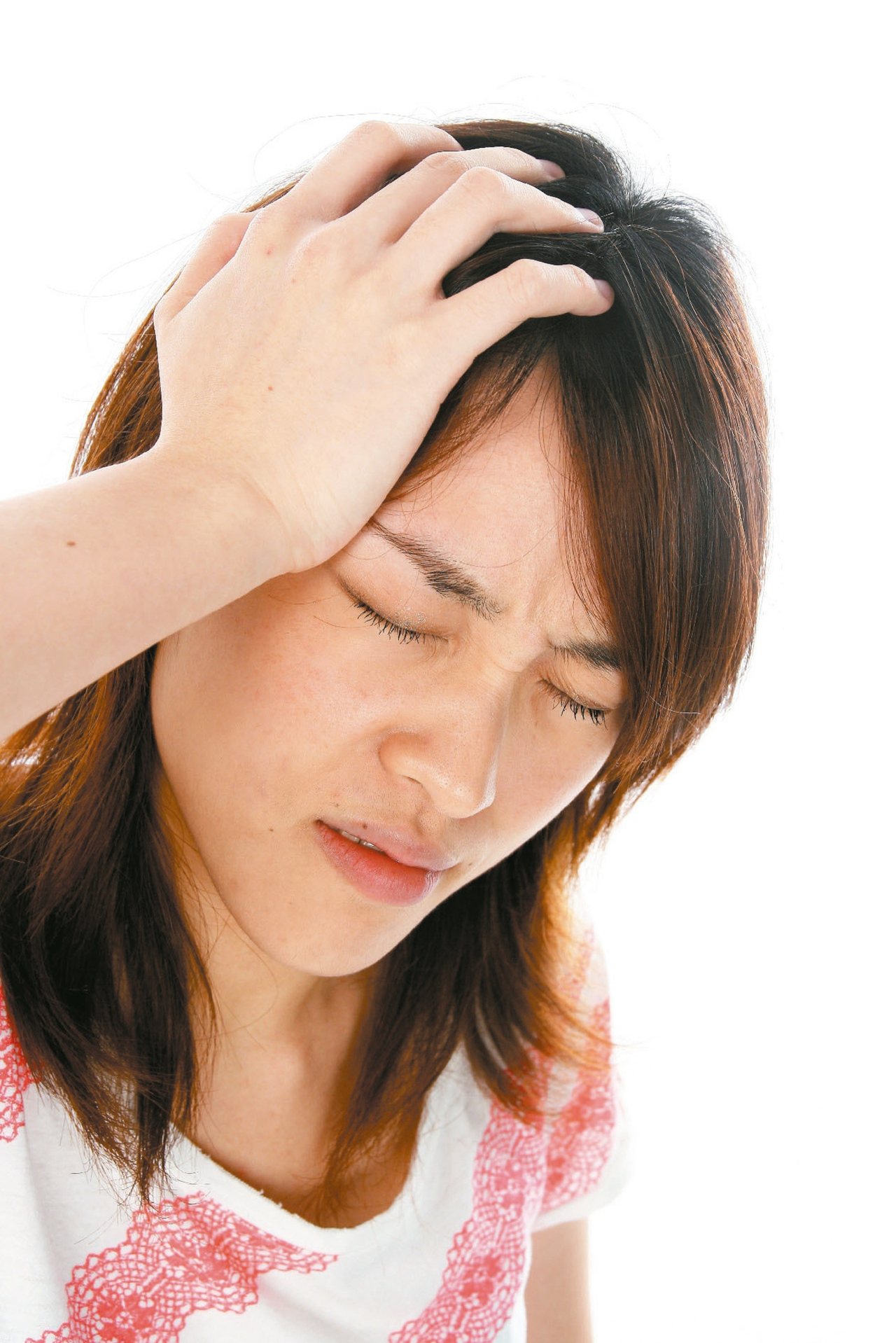 女性偏頭痛盛行率多於男性，且好發於經期期間。本報資料照片