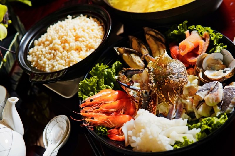 秋冬必吃的「海鮮湯泡飯 」。 圖／福容大飯店福隆提供
