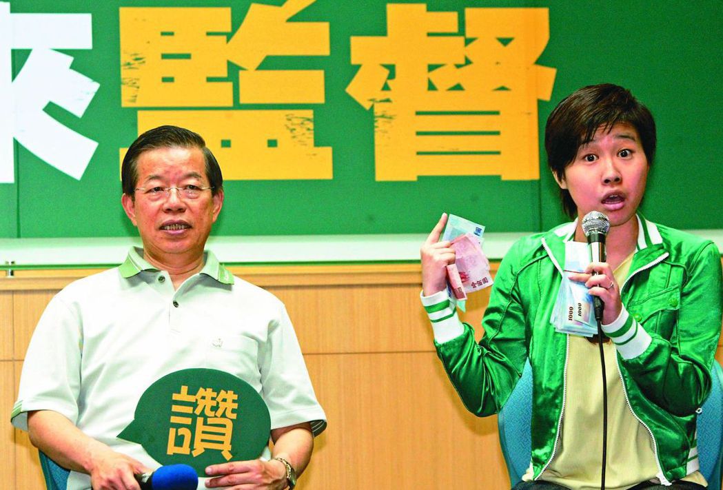 國民黨陣營有人指控，楊蕙如（右）只是小咖，應是綠網軍一個分支部而已。 圖／聯合報...