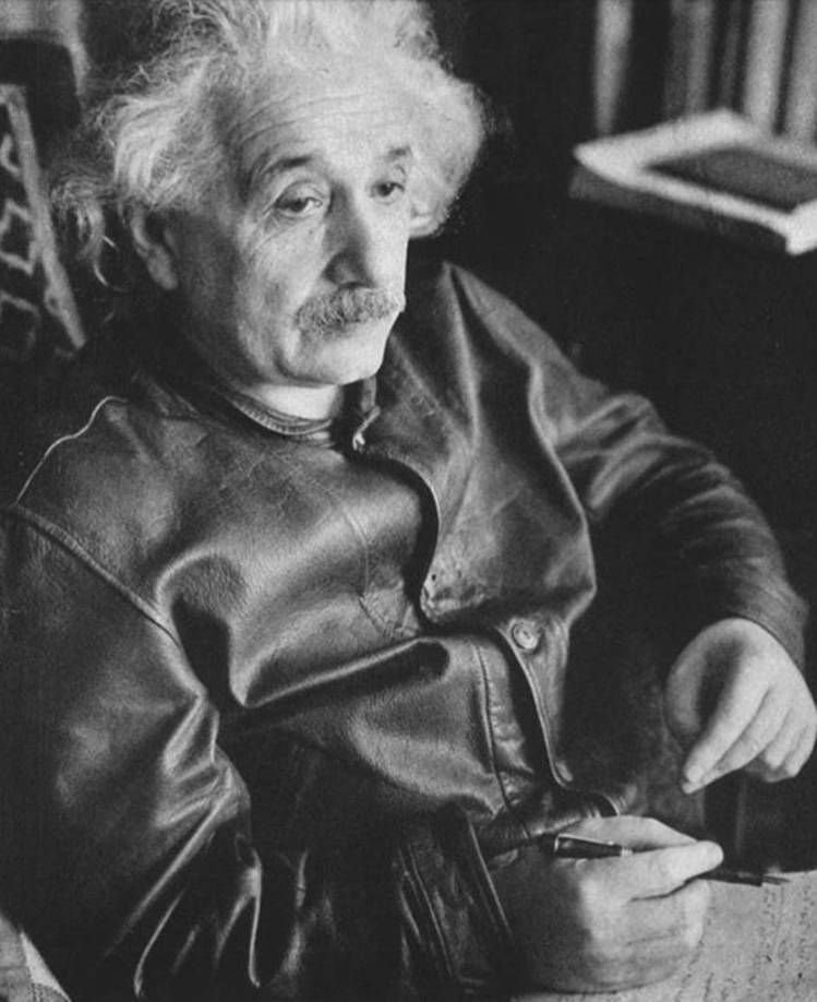 愛因斯坦在1938年登上《時代》雜誌4月號時，也是身穿這件皮衣。圖／Levis提...