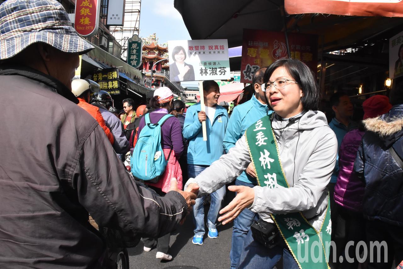 游錫堃陪同林淑芬掃街拜票 高喊為下一代保護台灣 | 聯合新聞網