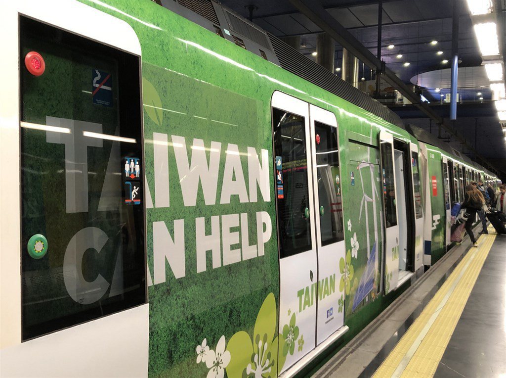 聯合國氣候會議在西班牙首都馬德里舉行，當地捷運可見台灣的廣告。 圖／翻攝自中央社