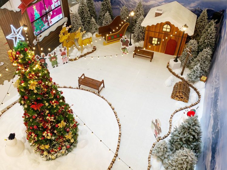 中和環球購物中心耶誕打造「小熊學校耶誕小鎮」。圖／環球購物中心提供