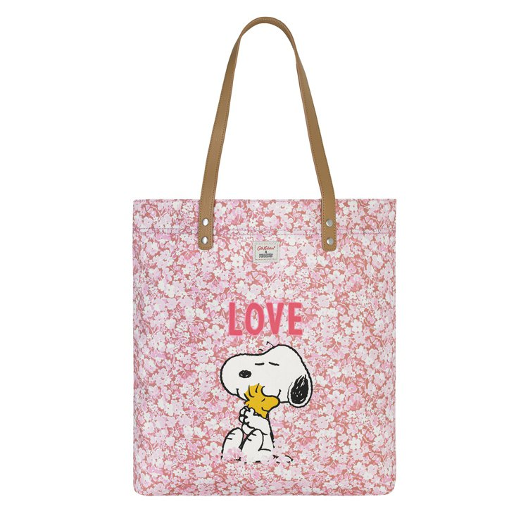 Cath Kidston X Peanuts Snoopy Love手提袋，2,880元。圖／Cath Kidston提供