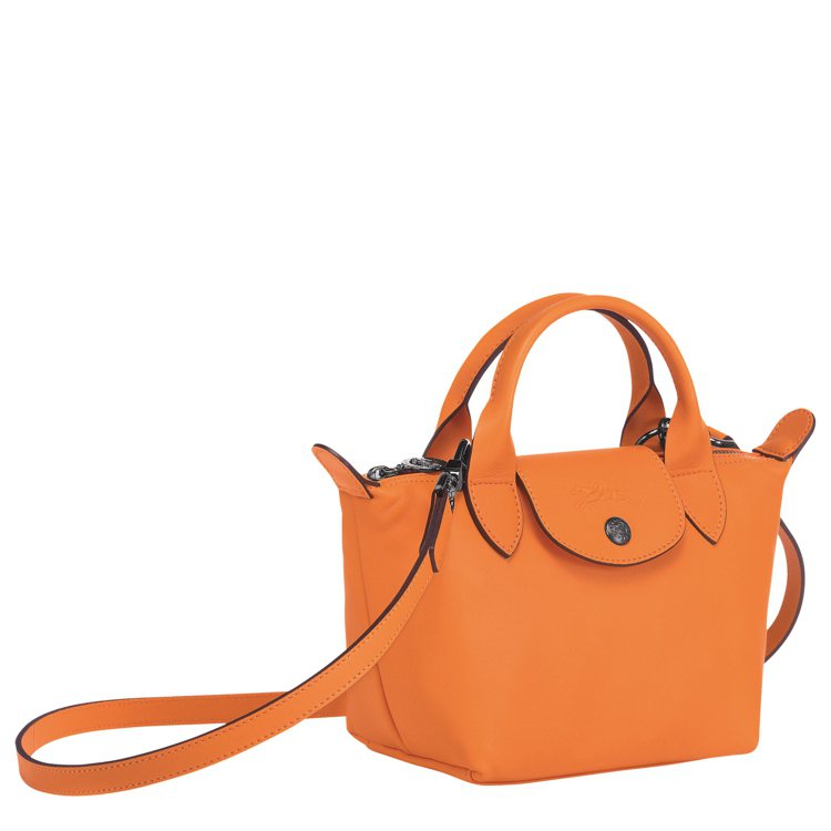 Le Pliage Cuir橘色手提包，售價13,600元。圖／LONGCHAM...