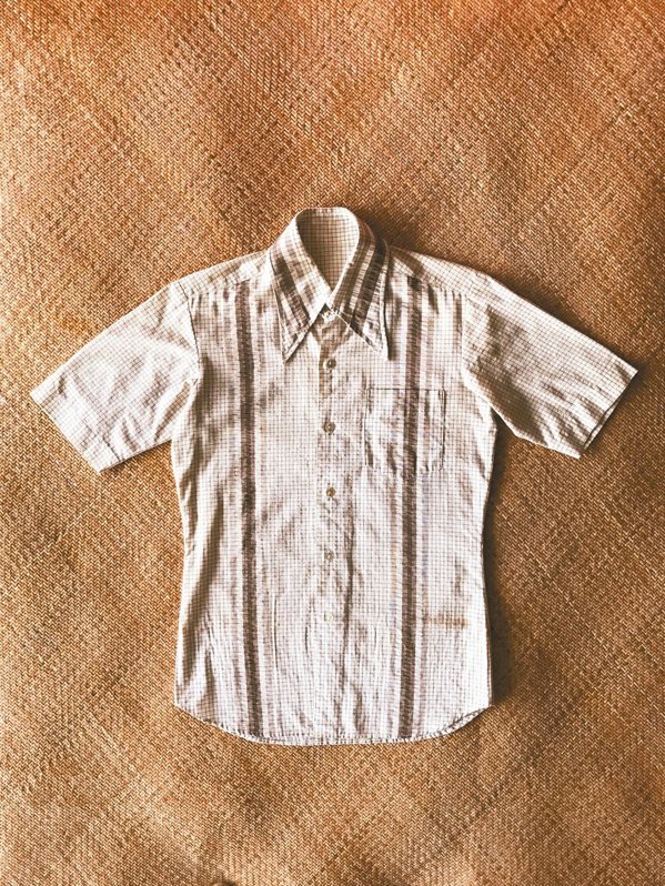 李然堯的媽媽45年前為他親手做一件花格子襯衫。 圖／李然堯提供