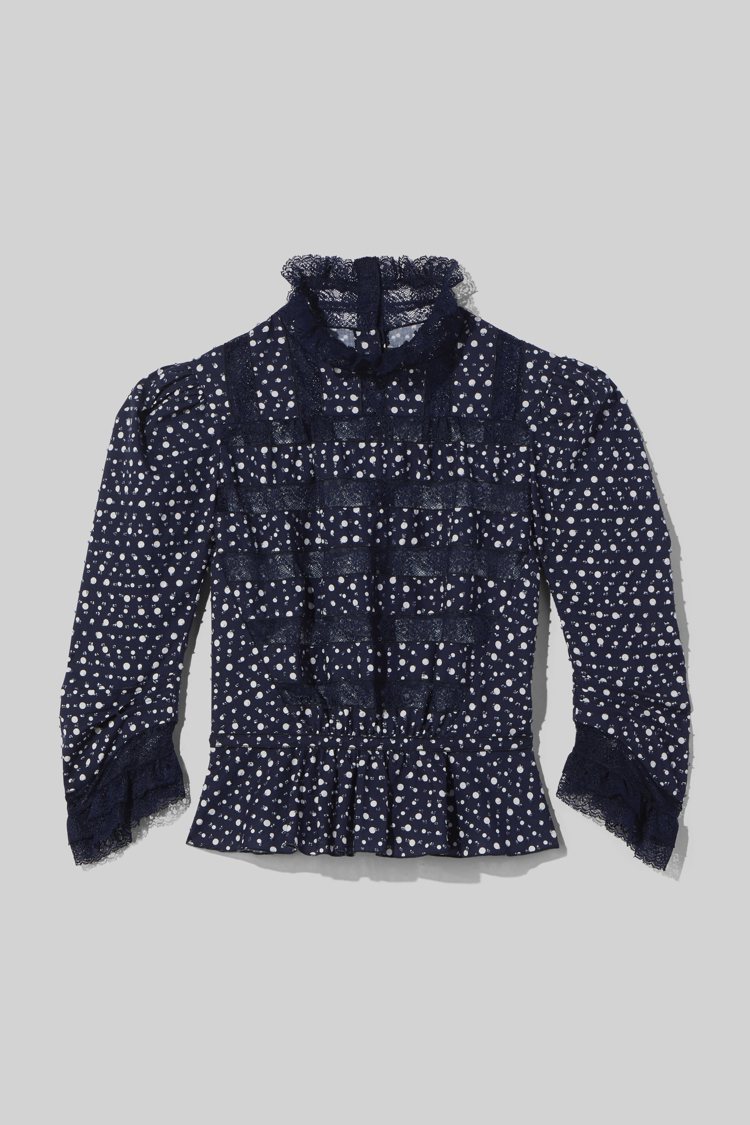 宮廷風蕾絲襯衫，17,900元。圖／Marc Jacobs提供