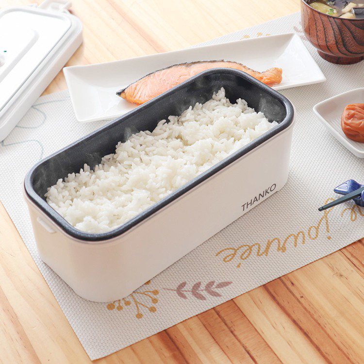 便當盒電子鍋最多可以煮一杯米（約兩碗飯）的量。圖／Thanko山光