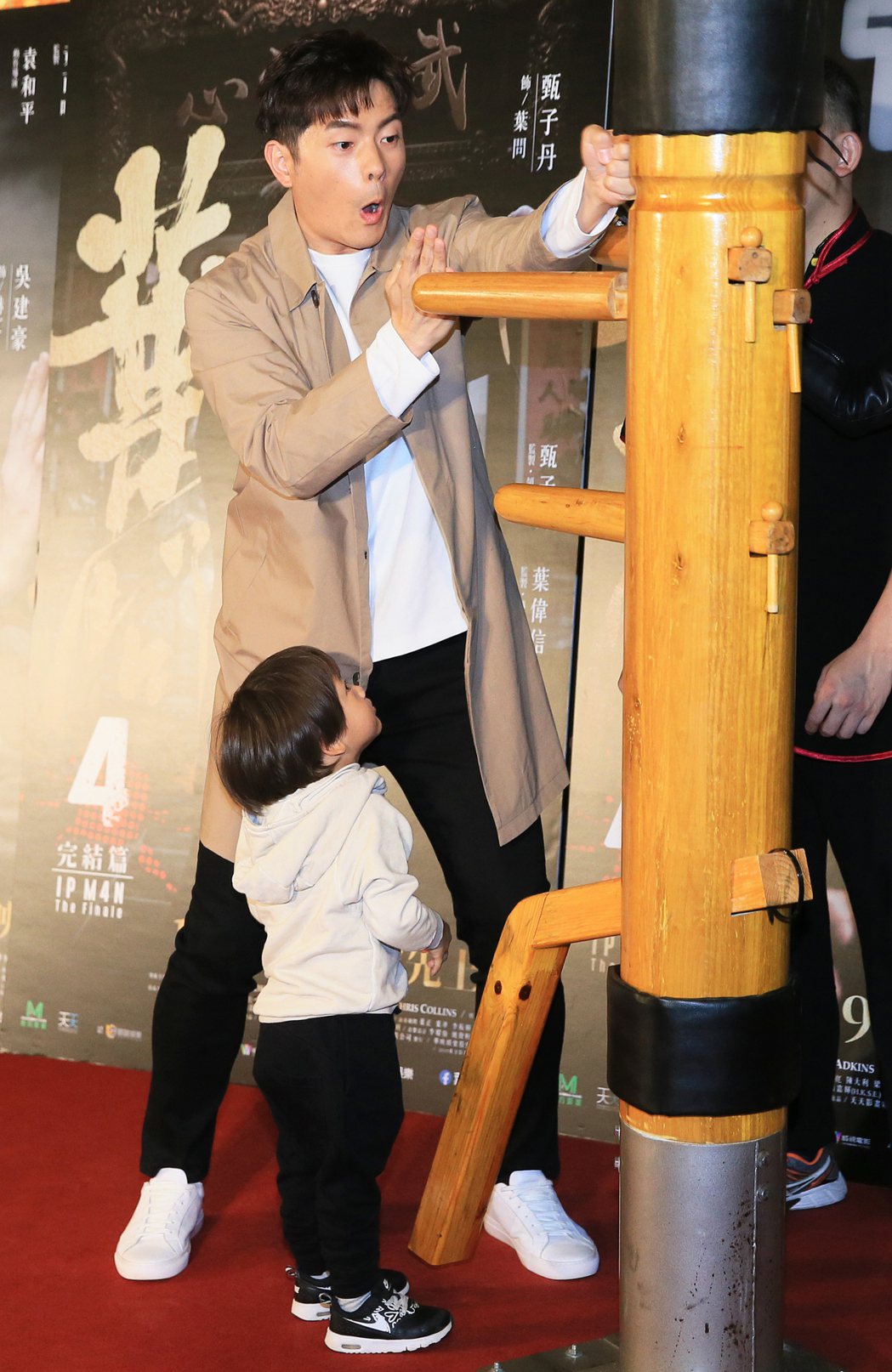 宥勝帶著兩歲多的兒子剴剴出席葉問4終結篇的宣傳活動。記者潘俊宏／攝影