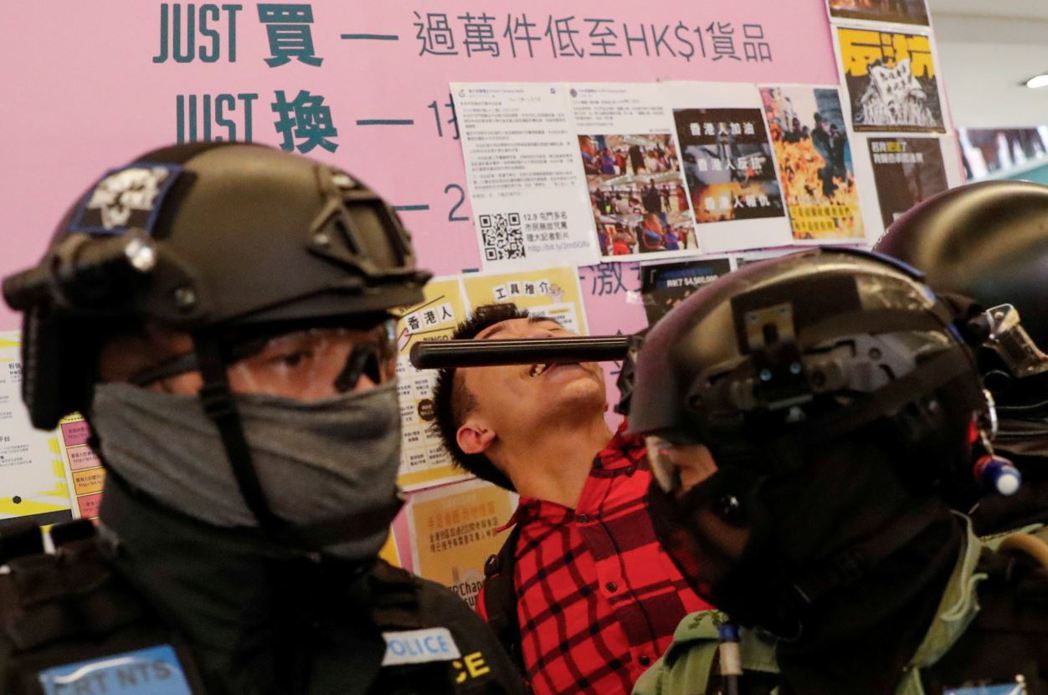 義大利國會外交委員會12月3日通過「聲援香港示威」決議案，要求調查港警濫用武力情況。 圖／路透社