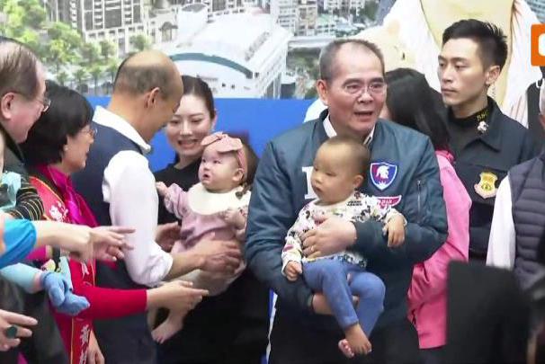 強抱嬰兒惹怒其母？韓競辦：媽媽親自抱給韓國瑜 | 聯合新聞網