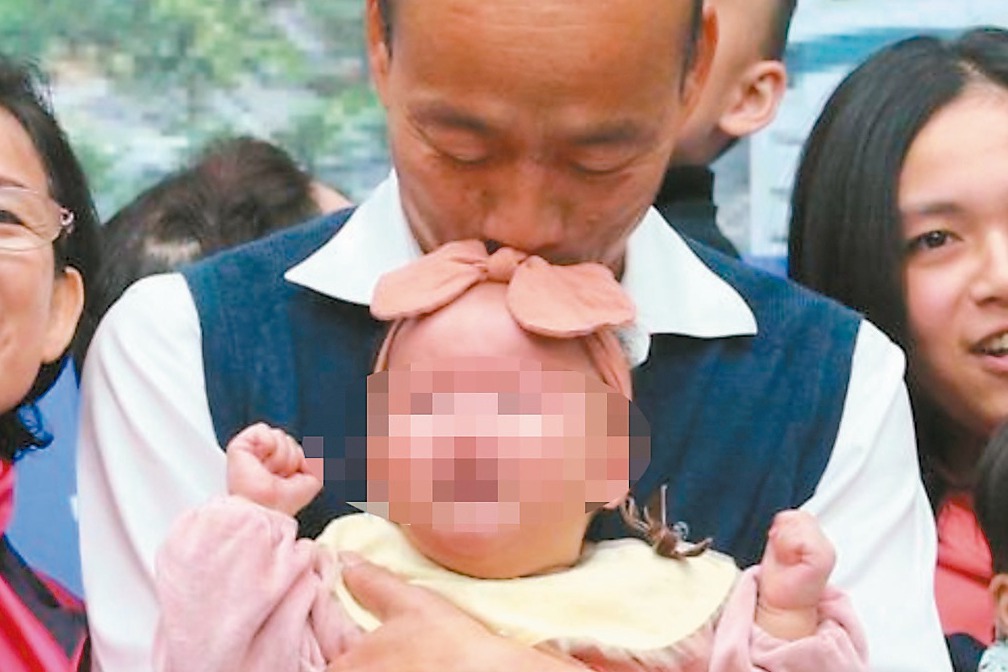 【重磅快評】韓國瑜「抱哭小孩」事件 綠營示範造謠SOP | 聯合新聞網