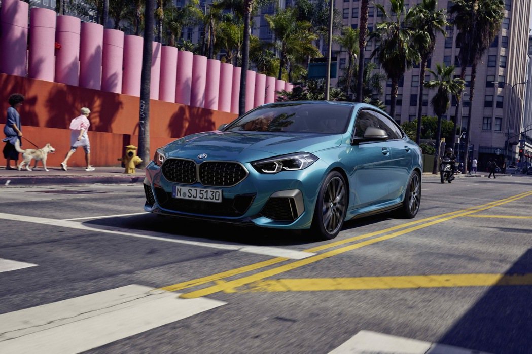 全新首創BMW 2系列Gran Coupe將於「2020世界新車大展」神秘現身。...