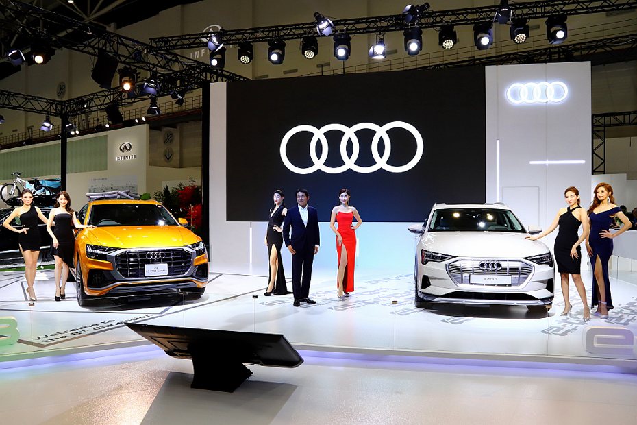 台灣奧迪展出時尚轎旅Audi A4、休旅新星Audi Q3、都會潮流掀背Audi A1以及純電休旅先驅Audi e-tron等五款全新產品。 記者張振群／攝影