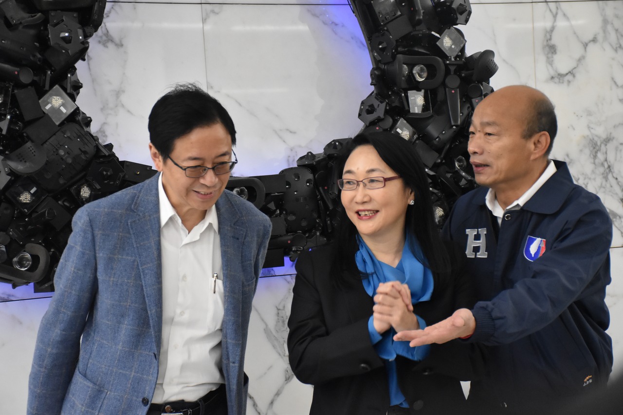 韓國瑜、張善政參訪HTC 體驗VR科技 | 聯合新聞網