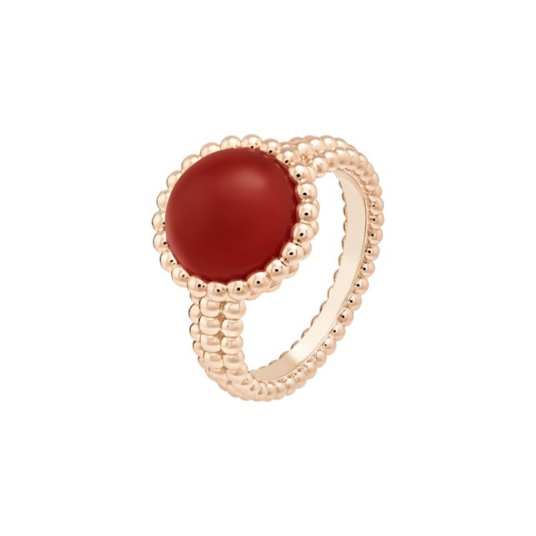Van Cleef & Arpels，Perlée couleurs戒指，玫瑰金，紅玉髓，6萬9,500元。圖╱Van Cleef & Arpels提供。