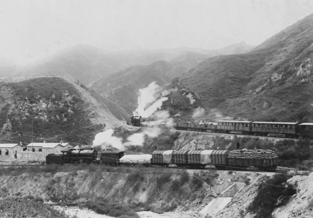 110年前的老京張鐵路，為能翻越陡峭的八達嶺，採取「人」型的迂迴設計路線。 （環...