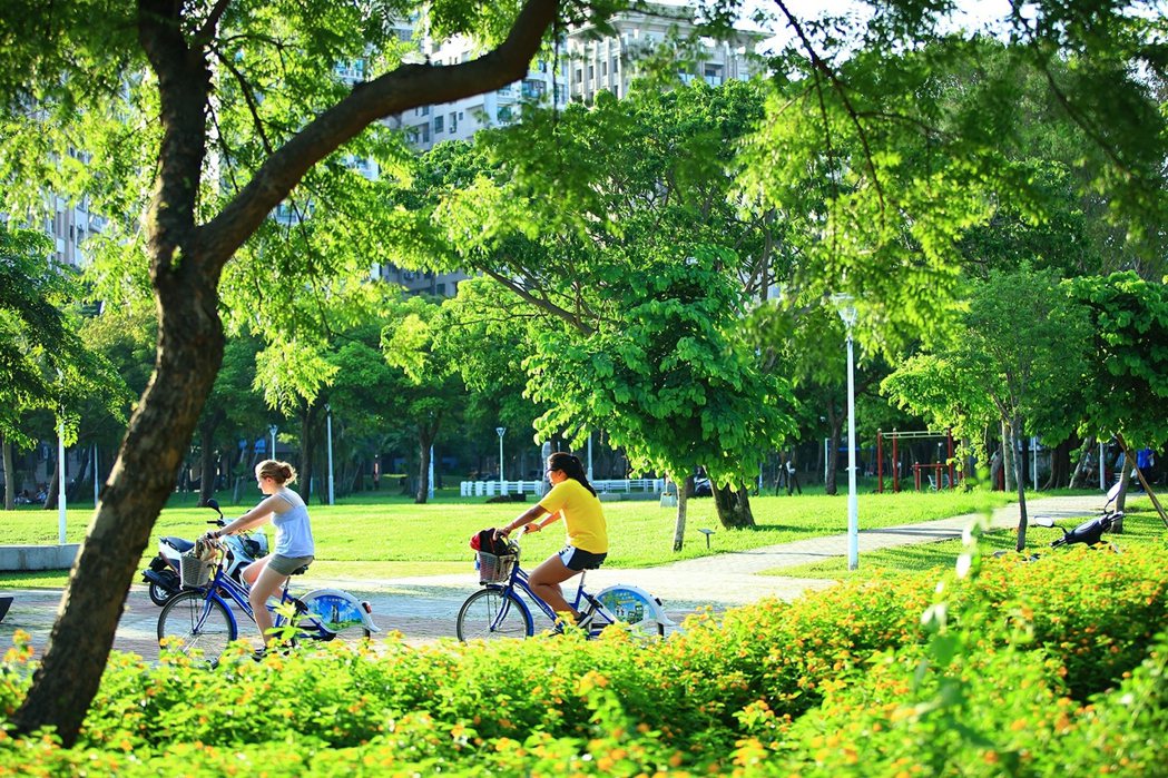 博愛三路與至真路口的「微笑公園」綠意盎然。 圖片提供／京城建設
